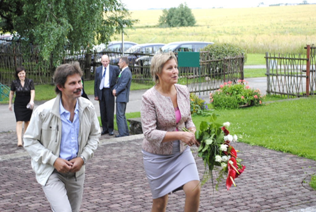 «Bauskas Dzīves» sadarbībā ar Hipotēku banku rīkotajā konkursā «Reģiona uzņēmējs – 2010» par sekmīgākajiem atzīti trīs uzņēmēji – Jeļena Forste, individuālais uzņēmums «Eleana» no Rundāles novada, Andris Kalniņš, bioloģiskā zemnieku...
Autors: Juris Iļņickis