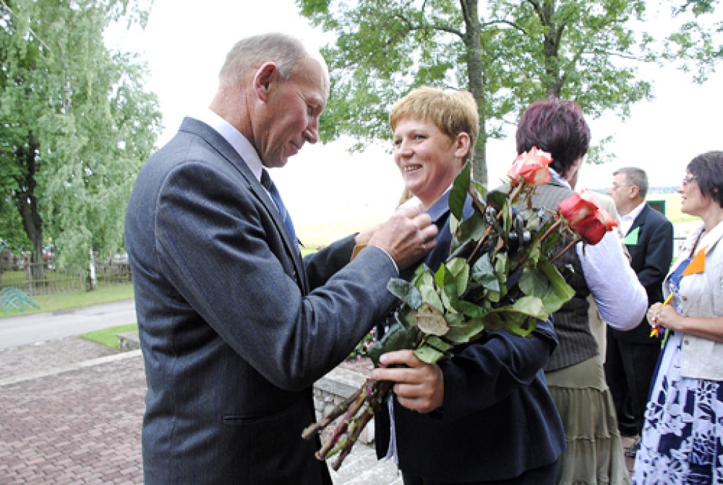 «Bauskas Dzīves» sadarbībā ar Hipotēku banku rīkotajā konkursā «Reģiona uzņēmējs – 2010» par sekmīgākajiem atzīti trīs uzņēmēji – Jeļena Forste, individuālais uzņēmums «Eleana» no Rundāles novada, Andris Kalniņš, bioloģiskā zemnieku...
Autors: Juris Iļņickis