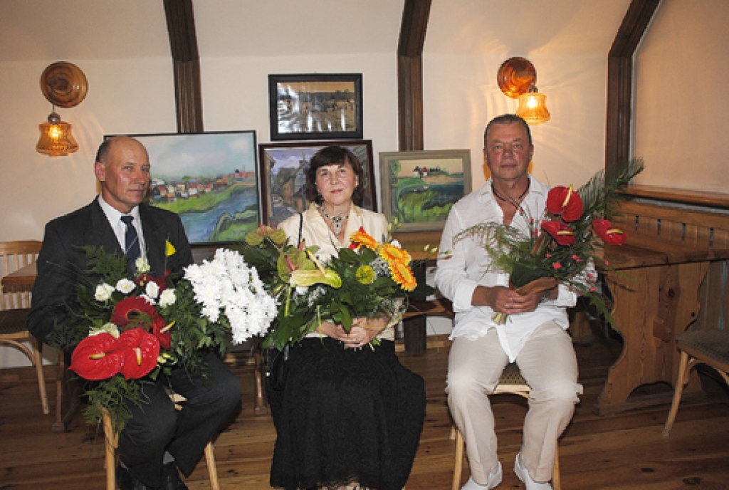 «Bauskas Dzīves» sadarbībā ar Hipotēku banku rīkotajā konkursā «Reģiona uzņēmējs – 2010» par sekmīgākajiem atzīti trīs uzņēmēji – Jeļena Forste, individuālais uzņēmums «Eleana» no Rundāles novada, Andris Kalniņš, bioloģiskā zemnieku...
Autors: Juris Iļņickis