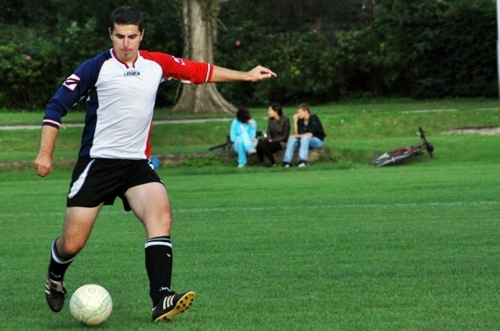 Trešdien, 10. augustā, pirmās Iecavas vidusskolas futbola laukumā tikās «Santos» un «Ballu motors» komandas. Pirmie rezultātu atklāja «Santos», kad izgājienā kļūdījās pretinieku vārtsargs Mihails Kohanovičs un vārtus guva Juris Ludriķis....
Autors: Uldis Varnevičs