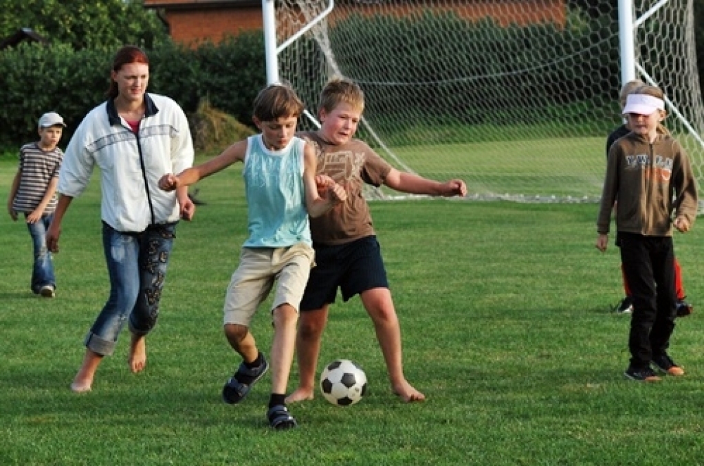 Trešdien, 10. augustā, pirmās Iecavas vidusskolas futbola laukumā tikās «Santos» un «Ballu motors» komandas. Pirmie rezultātu atklāja «Santos», kad izgājienā kļūdījās pretinieku vārtsargs Mihails Kohanovičs un vārtus guva Juris Ludriķis....
Autors: Uldis Varnevičs