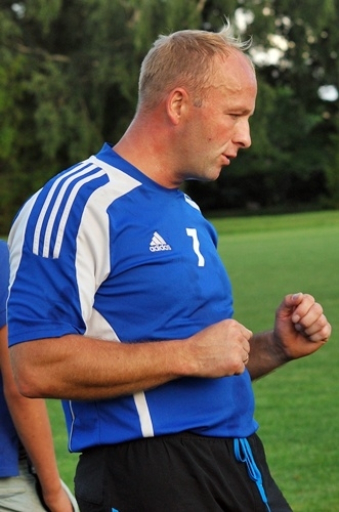 Trešdien, 10. augustā, pirmās Iecavas vidusskolas futbola laukumā tikās «Santos» un «Ballu motors» komandas. Pirmie rezultātu atklāja «Santos», kad izgājienā kļūdījās pretinieku vārtsargs Mihails Kohanovičs un vārtus guva Juris Ludriķis....
Autors: Uldis Varnevičs