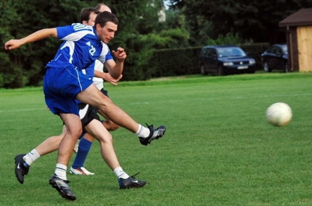 Trešdien, 10. augustā, pirmās Iecavas vidusskolas futbola laukumā tikās «Santos» un «Ballu motors» komandas. Pirmie rezultātu atklāja «Santos», kad izgājienā kļūdījās pretinieku vārtsargs Mihails Kohanovičs un vārtus guva Juris Ludriķis....
Autors: Uldis Varnevičs