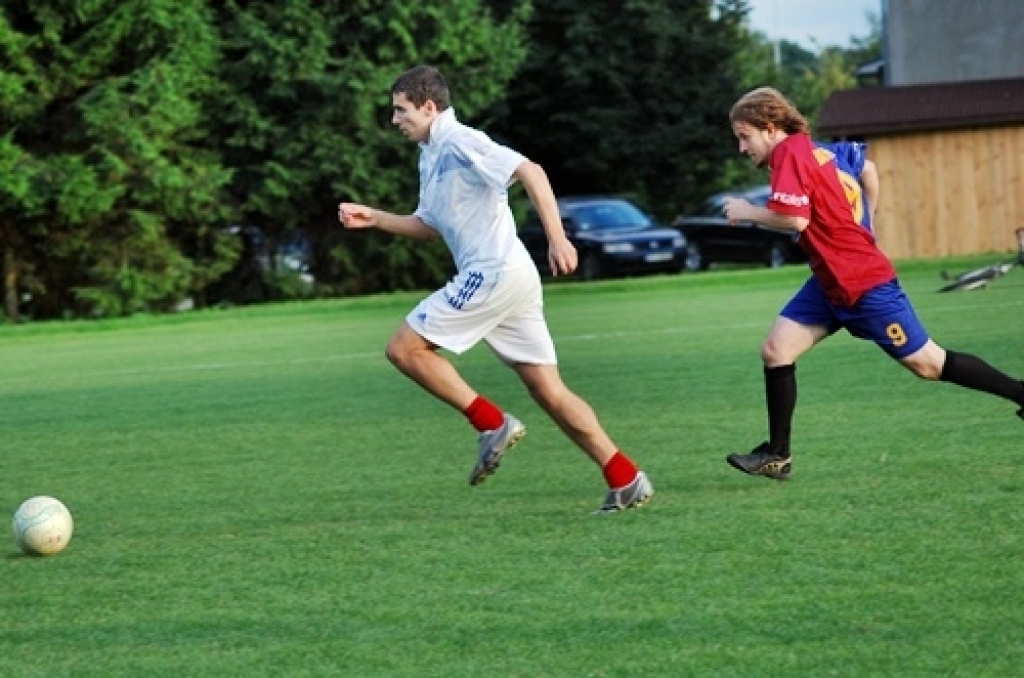 Trešdien, 10. augustā, pirmās Iecavas vidusskolas futbola laukumā tikās «Santos» un «Ballu motors» komandas. Pirmie rezultātu atklāja «Santos», kad izgājienā kļūdījās pretinieku vārtsargs Mihails Kohanovičs un vārtus guva Juris Ludriķis....
Autors: Uldis Varnevičs