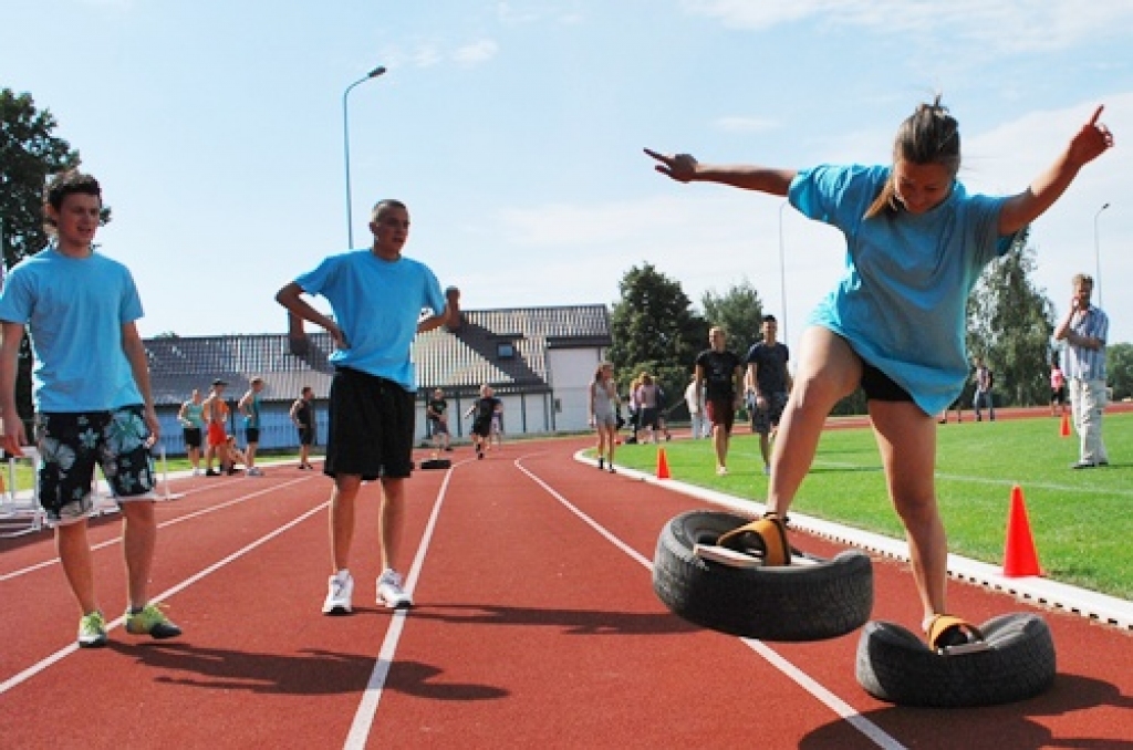 Ar trim uzvarām – šaušanā, lielajā stafetē un minifutbolā – noslēgumā labākais bija Gailīšu pagasts.

Futbola finālā tikās Gailīšu un Vecsaules futbolisti. Kaspara Priedola divi gūtie vārti ļāva triumfēt Gailīšu pagasta komandai un...
Autors: Uldis Varnevičs