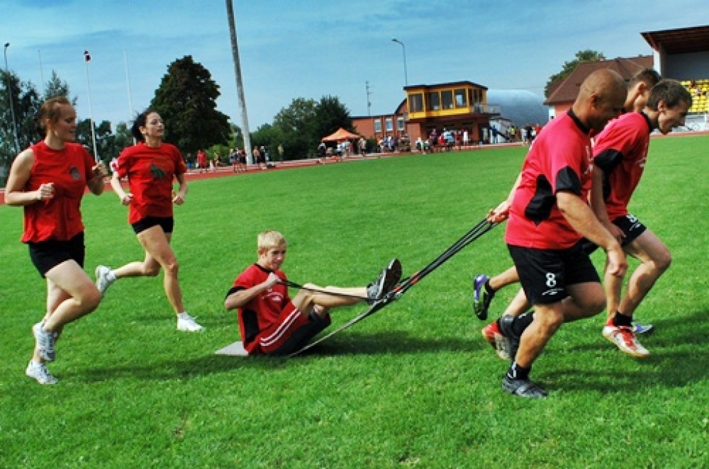 Ar trim uzvarām – šaušanā, lielajā stafetē un minifutbolā – noslēgumā labākais bija Gailīšu pagasts.
Futbola finālā tikās Gailīšu un Vecsaules futbolisti. Kaspara Priedola divi gūtie vārti ļāva triumfēt Gailīšu pagasta komandai un...
Autors: Uldis Varnevičs