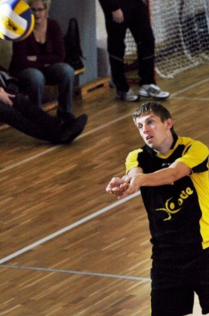 Codes pamatskolas un Mežotnes sporta zālē 24. septembrī notika sporta centra «Mēmele» rīkotā Miķeļa kausa izcīņa vēl vasaras volejbolā kungiem un dāmām.
Sacensību galvenais tiesnesis Boriss Muravjovs pastāstīja, ka vīriem pirmo vietu...
Autors: Uldis Varnevičs