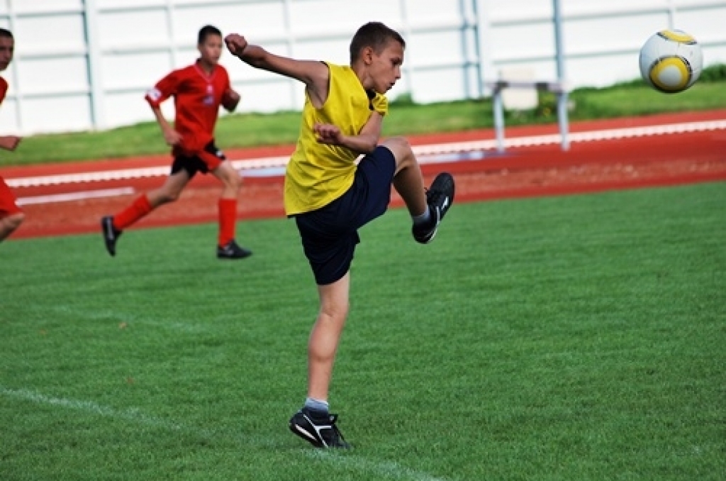 Sporta sacensības Bauskas novada Bērnu un jauniešu sporta skola sāka 9. septembrī ar 1998. un 1999. gadā dzimušo jauno futbolistu turnīru. Pirmo uzvaru savā pastāvēšanas vēsturē guva Bauskas sākumskola, kuras sastāvu pamatā veidoja jaunie...
Autors: Uldis Varnevičs