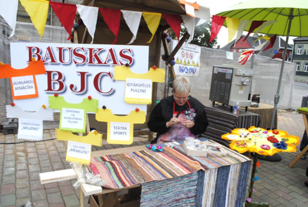 Bauskas Rātsnams ir viens no septiņiem objektiem, kuriem Zemgales plānošanas reģionā šogad pievērsta īpaša uzmanība Eiropas kultūras mantojuma dienās. Tāpēc Bauskas Rātslaukumā 10. septembrī notika Eiropas kultūras dienu centrālais...
Autors: Juris Iļņickis