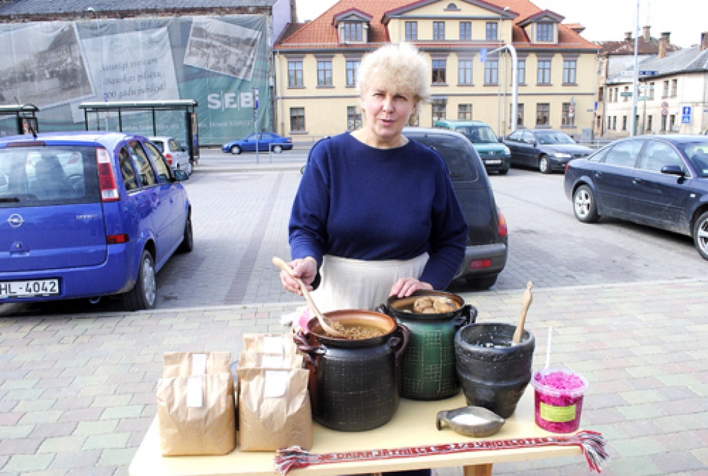 Bauskas Rātsnams ir viens no septiņiem objektiem, kuriem Zemgales plānošanas reģionā šogad pievērsta īpaša uzmanība Eiropas kultūras mantojuma dienās. Tāpēc Bauskas Rātslaukumā 10. septembrī notika Eiropas kultūras dienu centrālais...
Autors: Juris Iļņickis