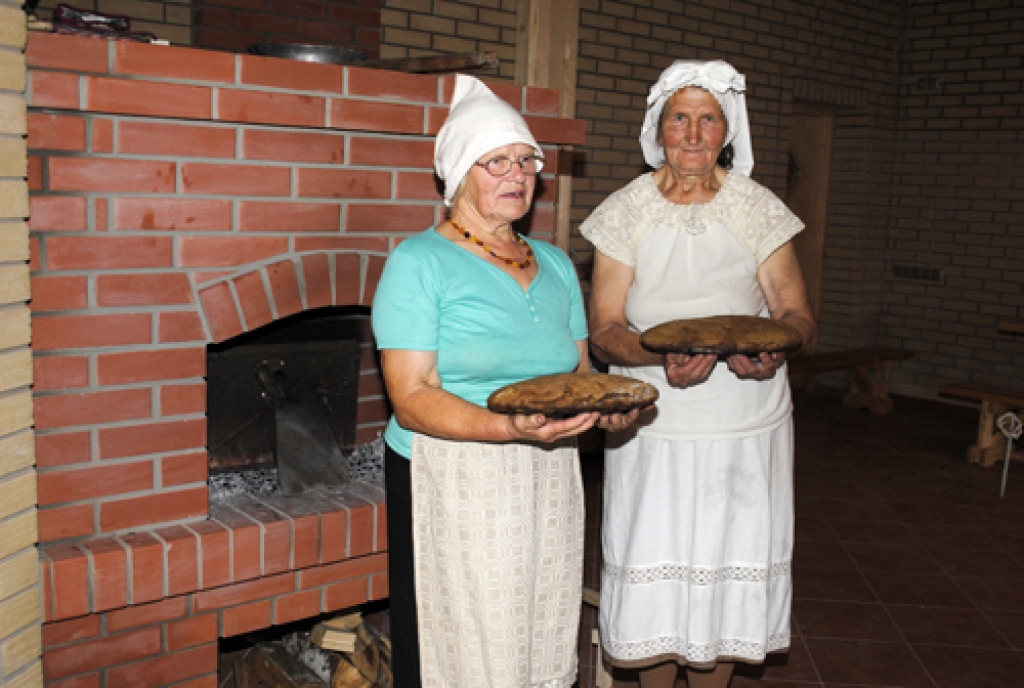 Vecumnieku novada Bārbeles pagasta Ausekļu dzirnavu brīvdabas muzejā 3. septembrī, kupli apmeklēti, aizvadīti tradicionālie Pļaujas svētki.
Pasākuma programma bija bagāta norisēm. Svētkus atklāja pirms pusdienas. Klātesošie devās uz...
Autors: Juris Iļņickis