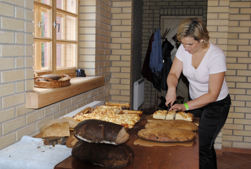 Vecumnieku novada Bārbeles pagasta Ausekļu dzirnavu brīvdabas muzejā 3. septembrī, kupli apmeklēti, aizvadīti tradicionālie Pļaujas svētki.
Pasākuma programma bija bagāta norisēm. Svētkus atklāja pirms pusdienas. Klātesošie devās uz...
Autors: Juris Iļņickis