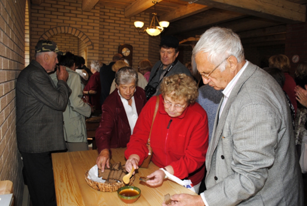 Vecumnieku novada Bārbeles pagasta Ausekļu dzirnavu brīvdabas muzejā 3. septembrī, kupli apmeklēti, aizvadīti tradicionālie Pļaujas svētki.
Pasākuma programma bija bagāta norisēm. Svētkus atklāja pirms pusdienas. Klātesošie devās uz...
Autors: Juris Iļņickis