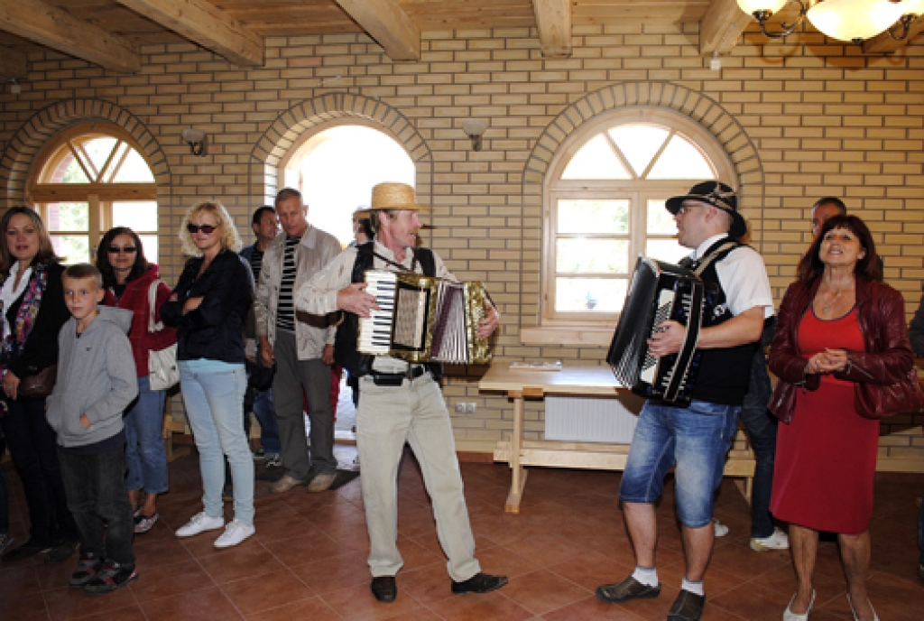 Vecumnieku novada Bārbeles pagasta Ausekļu dzirnavu brīvdabas muzejā 3. septembrī, kupli apmeklēti, aizvadīti tradicionālie Pļaujas svētki.
Pasākuma programma bija bagāta norisēm. Svētkus atklāja pirms pusdienas. Klātesošie devās uz...
Autors: Juris Iļņickis