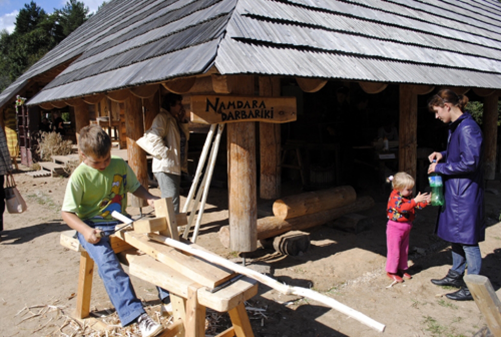 Vecumnieku novada Bārbeles pagasta Ausekļu dzirnavu brīvdabas muzejā 3. septembrī, kupli apmeklēti, aizvadīti tradicionālie Pļaujas svētki.
Pasākuma programma bija bagāta norisēm. Svētkus atklāja pirms pusdienas. Klātesošie devās uz...
Autors: Juris Iļņickis