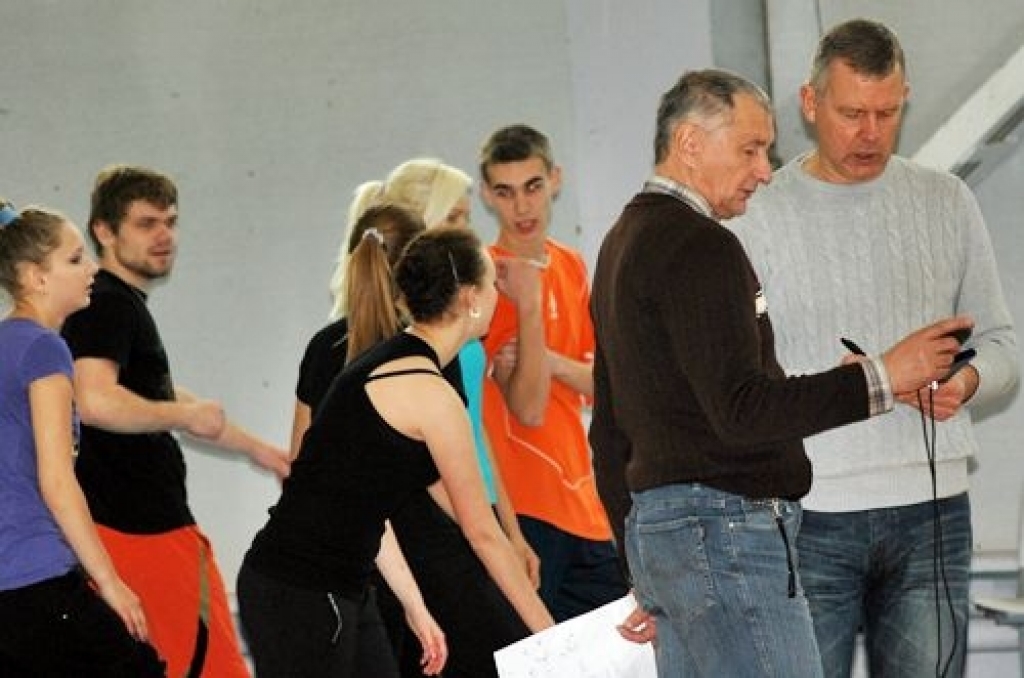 Bauskas sporta namā «Mēmele» 28. oktobrī notika Bauskas novada Bērnu un jaunatnes sporta skolas rīkotās sacensības vidusskolas vecuma grupai «Netradicionālās stafetes».
Piedalījās Bauskas 2. un Uzvaras vidusskolas komandas. Pirmajās trīs...
Autors: Uldis Varnevičs