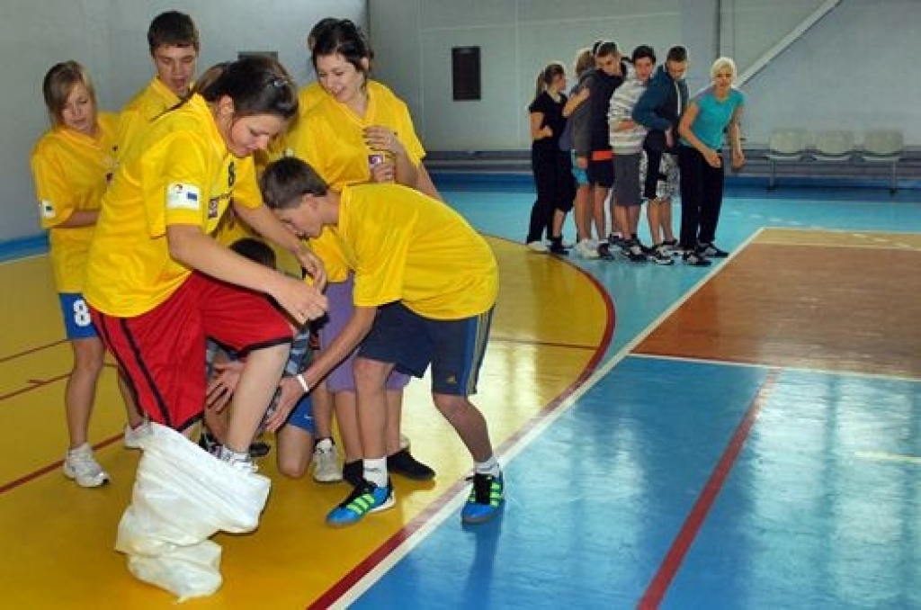 Bauskas sporta namā «Mēmele» 28. oktobrī notika Bauskas novada Bērnu un jaunatnes sporta skolas rīkotās sacensības vidusskolas vecuma grupai «Netradicionālās stafetes».
Piedalījās Bauskas 2. un Uzvaras vidusskolas komandas. Pirmajās trīs...
Autors: Uldis Varnevičs
