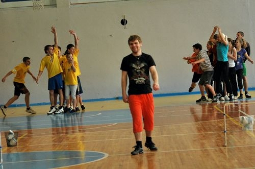 Bauskas sporta namā «Mēmele» 28. oktobrī notika Bauskas novada Bērnu un jaunatnes sporta skolas rīkotās sacensības vidusskolas vecuma grupai «Netradicionālās stafetes».
Piedalījās Bauskas 2. un Uzvaras vidusskolas komandas. Pirmajās trīs...
Autors: Uldis Varnevičs