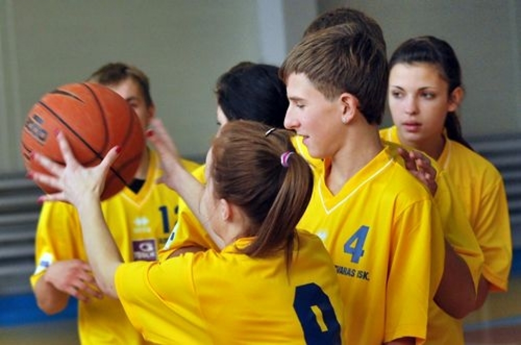 Bauskas sporta namā «Mēmele» 28. oktobrī notika Bauskas novada Bērnu un jaunatnes sporta skolas rīkotās sacensības vidusskolas vecuma grupai «Netradicionālās stafetes».
Piedalījās Bauskas 2. un Uzvaras vidusskolas komandas. Pirmajās trīs...
Autors: Uldis Varnevičs