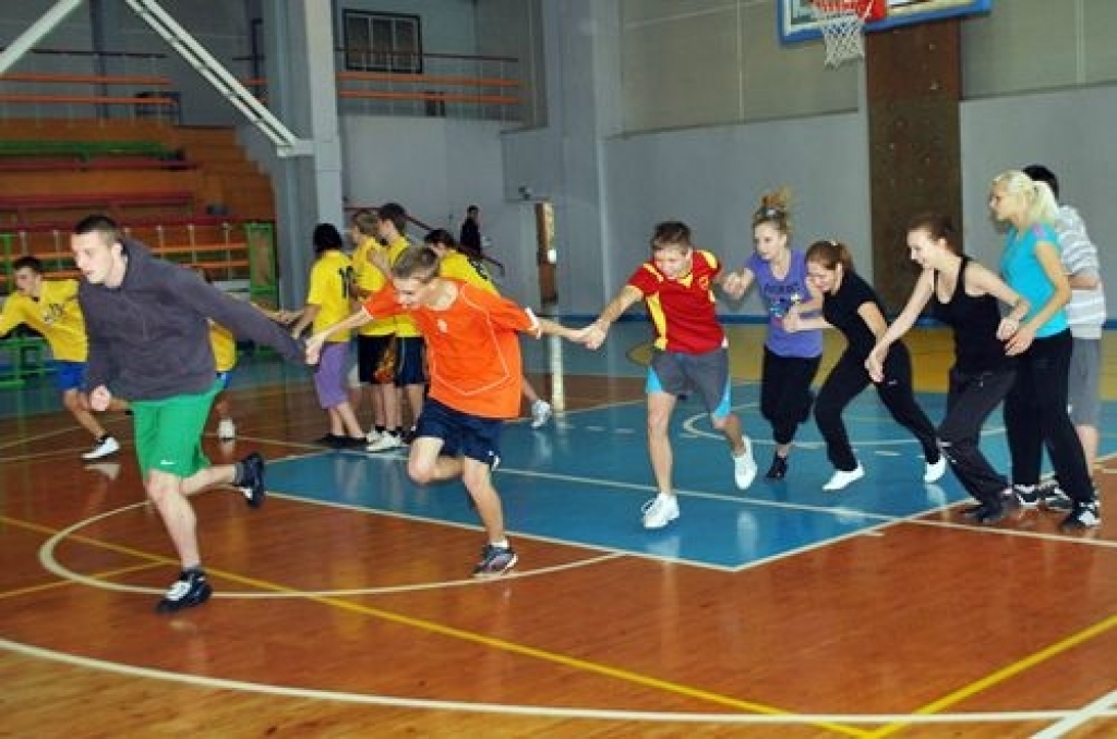Bauskas sporta namā «Mēmele» 28. oktobrī notika Bauskas novada Bērnu un jaunatnes sporta skolas rīkotās sacensības vidusskolas vecuma grupai «Netradicionālās stafetes».
Piedalījās Bauskas 2. un Uzvaras vidusskolas komandas. Pirmajās trīs...
Autors: Uldis Varnevičs