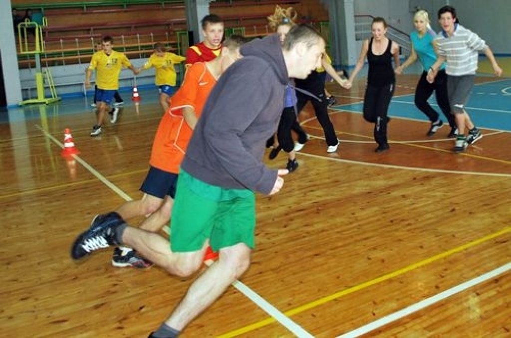Bauskas sporta namā «Mēmele» 28. oktobrī notika Bauskas novada Bērnu un jaunatnes sporta skolas rīkotās sacensības vidusskolas vecuma grupai «Netradicionālās stafetes».
Piedalījās Bauskas 2. un Uzvaras vidusskolas komandas. Pirmajās trīs...
Autors: Uldis Varnevičs