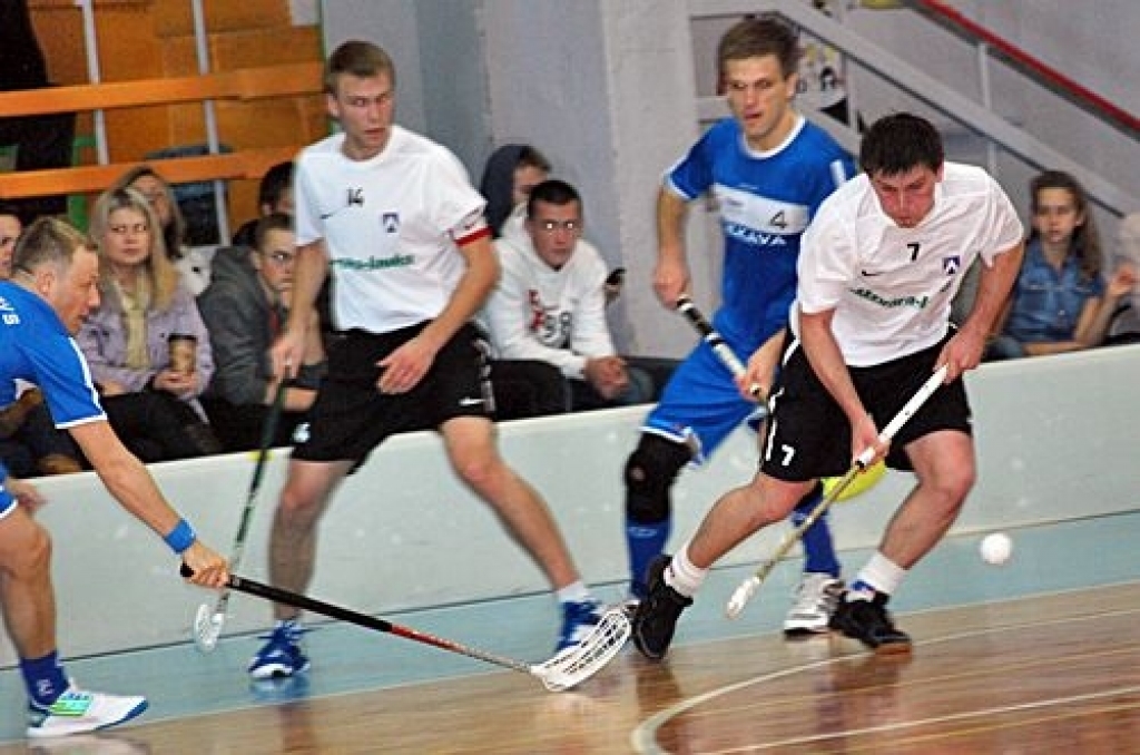 Florbola kluba «Bauska» un viesu komandas «Ķekava» Latvijas virslīgas čempionāta spēle sagādāja daudz patīkamu pārsteigumu, īpaši cīņas sākumā, kā arī ļoti nepatīkamu rezultātu spēles beigās – 6:10.
Sākums bija skaists. Vienībā atkal...
Autors: Uldis Varnevičs