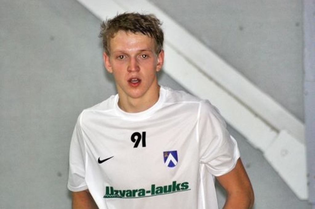 Florbola kluba «Bauska» un viesu komandas «Ķekava» Latvijas virslīgas čempionāta spēle sagādāja daudz patīkamu pārsteigumu, īpaši cīņas sākumā, kā arī ļoti nepatīkamu rezultātu spēles beigās – 6:10.
Sākums bija skaists. Vienībā atkal...
Autors: Uldis Varnevičs
