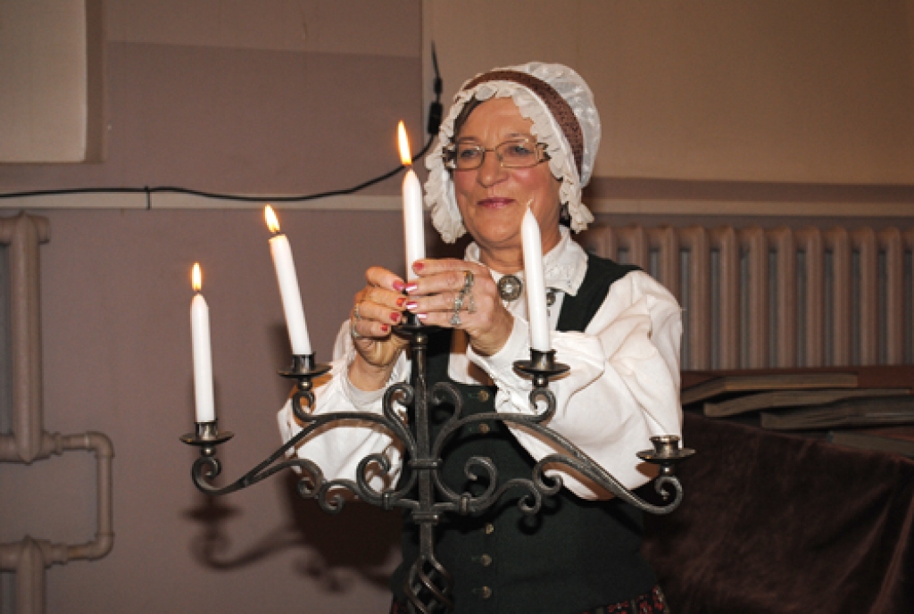 Vēl padomju laikā darbību sākušo tautisko dziesmu un ieražu kolektīvu «Dreņģeri» 15. oktobrī sveica folkloristi no Bauskas, Vecsaules, Svitenes, grupas «Trejupe» un «Laukam pāri», koris «Mēmele», Bauskas novada dancotāji, kā arī kopas no...
Autors: Juris Iļņickis