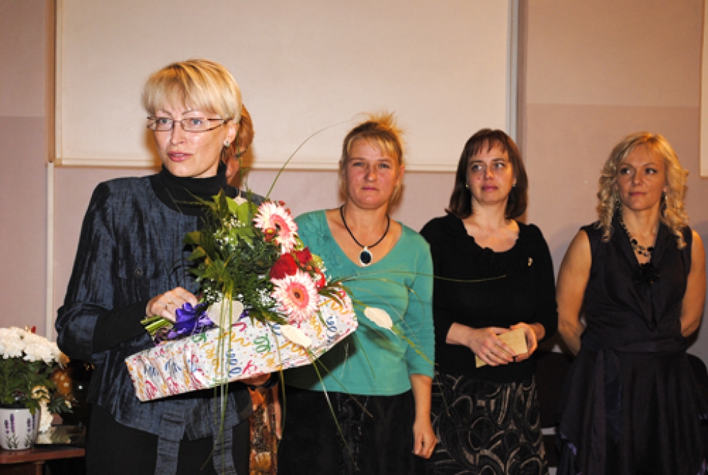 Vēl padomju laikā darbību sākušo tautisko dziesmu un ieražu kolektīvu «Dreņģeri» 15. oktobrī sveica folkloristi no Bauskas, Vecsaules, Svitenes, grupas «Trejupe» un «Laukam pāri», koris «Mēmele», Bauskas novada dancotāji, kā arī kopas no...
Autors: Juris Iļņickis