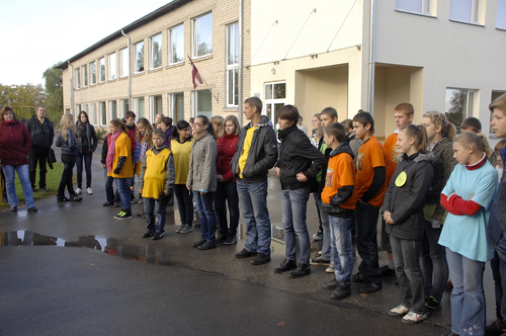 Bauskas un Rundāles novada skolēni, kam tuva ir ģeogrāfija un aktīva izklaide, trešdien, 12. oktobrī, kārtīgi izskraidījās un iepazina Codes pagasta centru. Tādā veidā jau otro gadu pēc kārtas tika aizvadīta ģeogrāfijas diena «Iepazīsti...
Autors: Ivars Bogdanovs