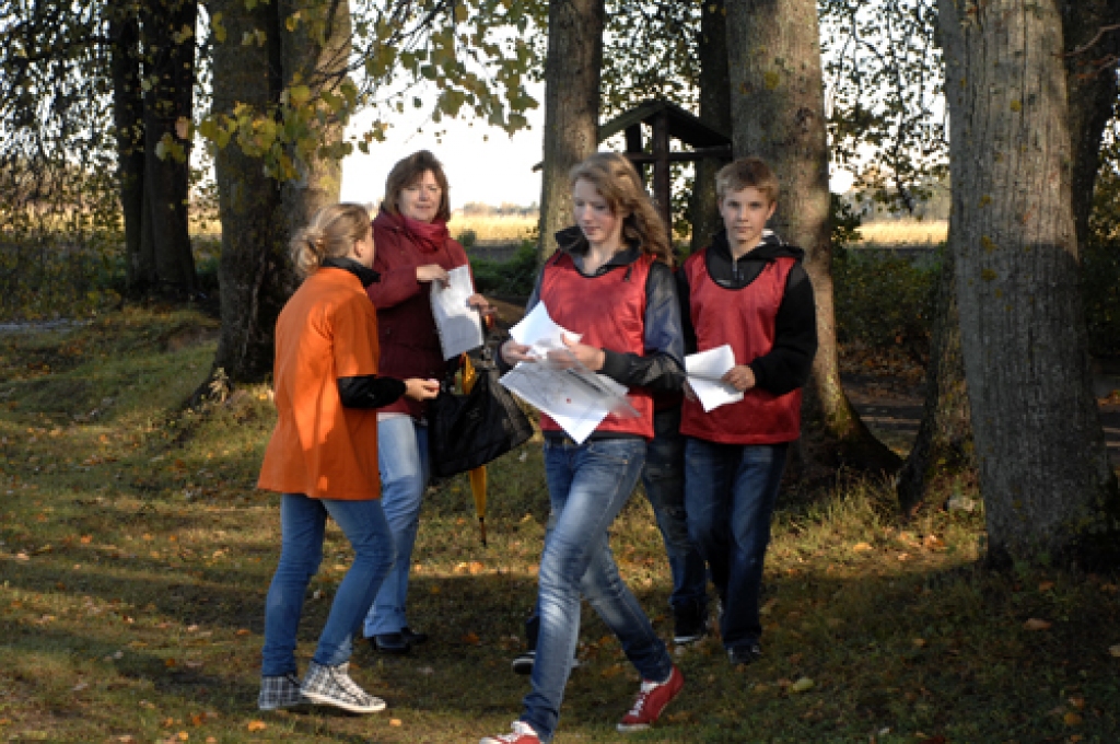 Bauskas un Rundāles novada skolēni, kam tuva ir ģeogrāfija un aktīva izklaide, trešdien, 12. oktobrī, kārtīgi izskraidījās un iepazina Codes pagasta centru. Tādā veidā jau otro gadu pēc kārtas tika aizvadīta ģeogrāfijas diena «Iepazīsti...
Autors: Ivars Bogdanovs