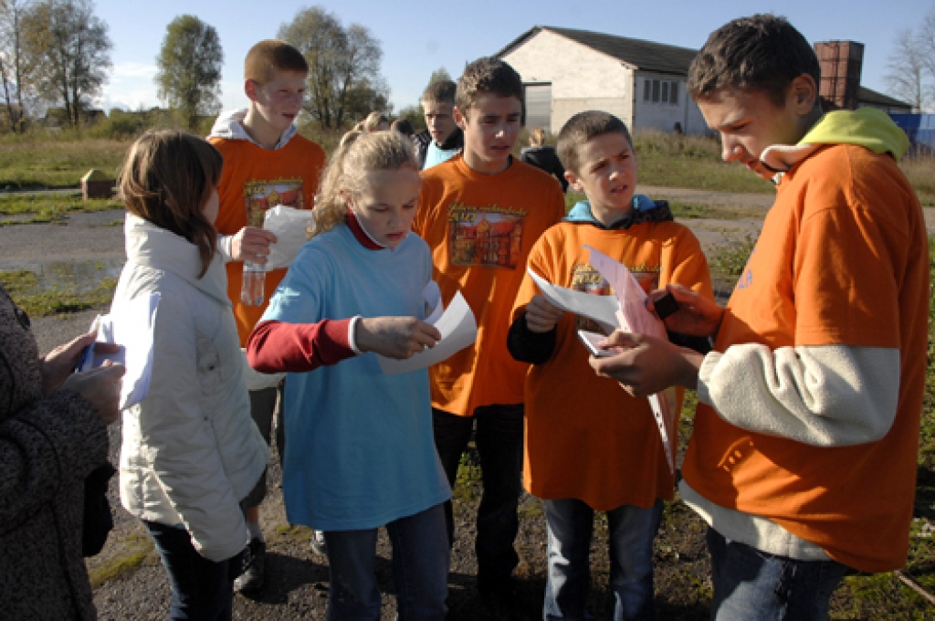 Bauskas un Rundāles novada skolēni, kam tuva ir ģeogrāfija un aktīva izklaide, trešdien, 12. oktobrī, kārtīgi izskraidījās un iepazina Codes pagasta centru. Tādā veidā jau otro gadu pēc kārtas tika aizvadīta ģeogrāfijas diena «Iepazīsti...
Autors: Ivars Bogdanovs