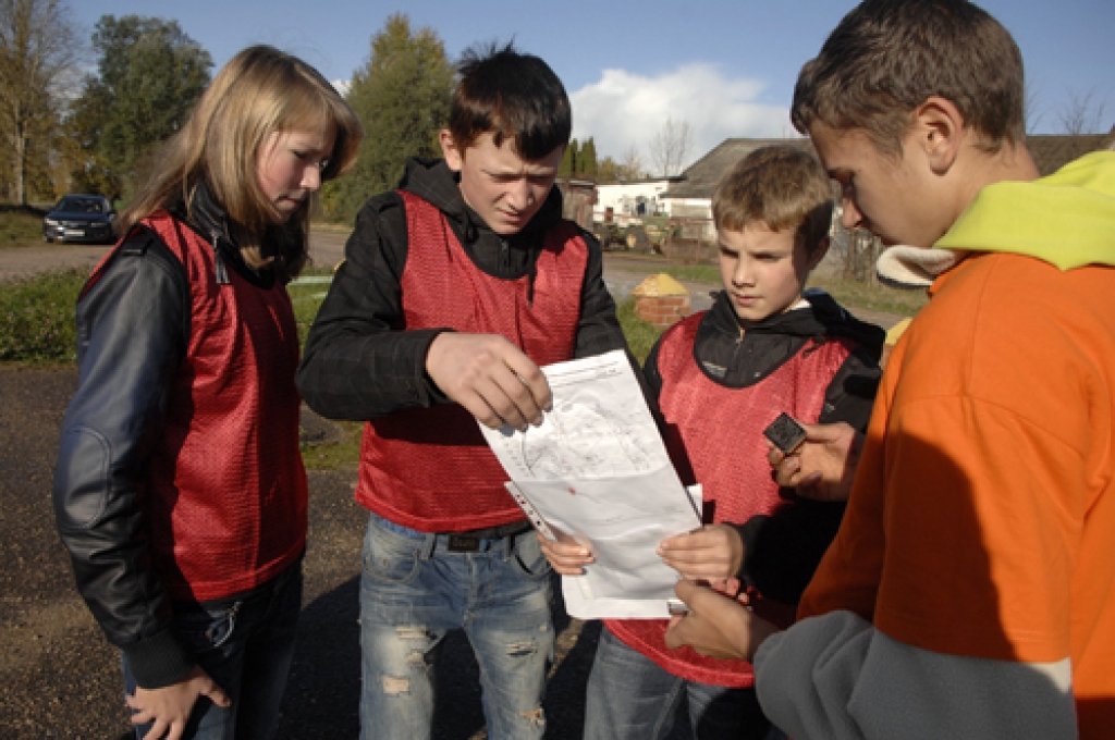 Bauskas un Rundāles novada skolēni, kam tuva ir ģeogrāfija un aktīva izklaide, trešdien, 12. oktobrī, kārtīgi izskraidījās un iepazina Codes pagasta centru. Tādā veidā jau otro gadu pēc kārtas tika aizvadīta ģeogrāfijas diena «Iepazīsti...
Autors: Ivars Bogdanovs