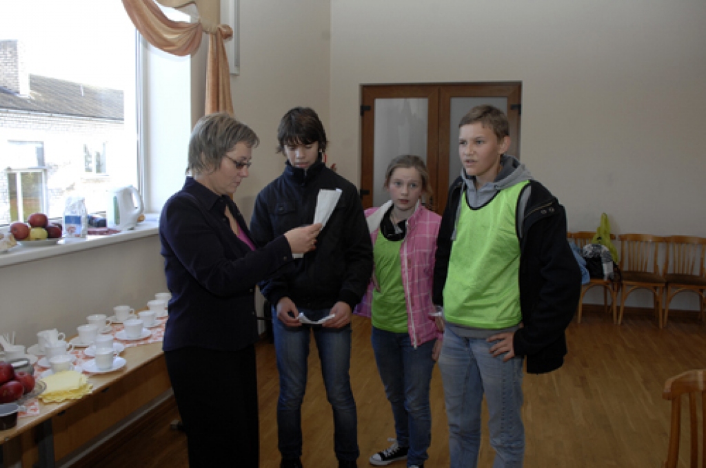 Bauskas un Rundāles novada skolēni, kam tuva ir ģeogrāfija un aktīva izklaide, trešdien, 12. oktobrī, kārtīgi izskraidījās un iepazina Codes pagasta centru. Tādā veidā jau otro gadu pēc kārtas tika aizvadīta ģeogrāfijas diena «Iepazīsti...
Autors: Ivars Bogdanovs