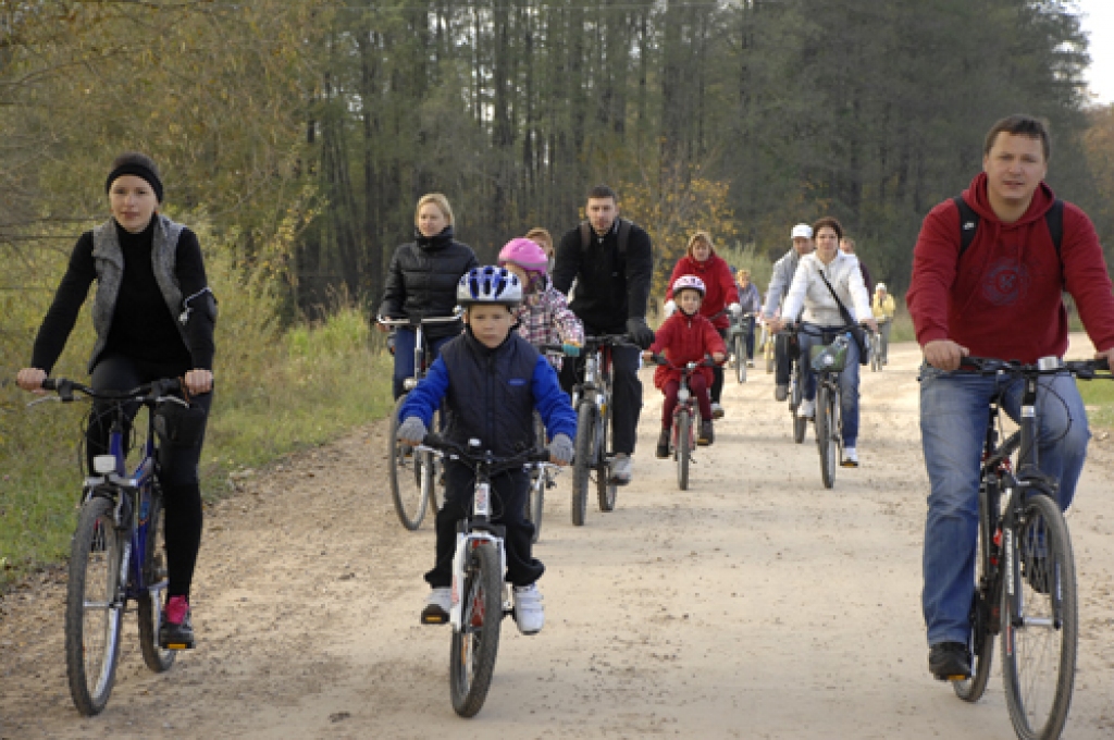 17 kilometru garo velomaršrutu svētdien, 9. oktobrī, Vecumniekos ar velosipēdiem pieveica aptuveni 40 dažāda vecuma dalībnieku. Par rudens velobraucienu iespaidus gūsit, aplūkojot fotogrāfijas.
Autors: Ivars Bogdanovs
