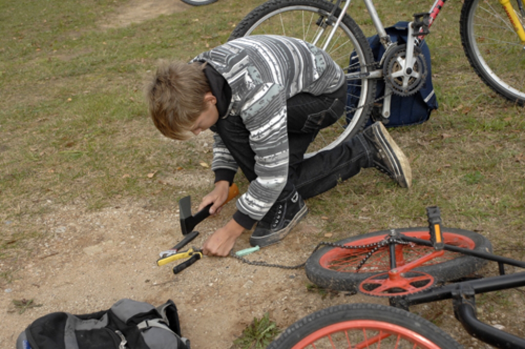 17 kilometru garo velomaršrutu svētdien, 9. oktobrī, Vecumniekos ar velosipēdiem pieveica aptuveni 40 dažāda vecuma dalībnieku. Par rudens velobraucienu iespaidus gūsit, aplūkojot fotogrāfijas.
Autors: Ivars Bogdanovs