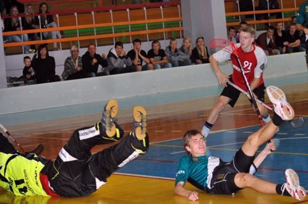 Ar rezultātu 5:12 florbola klubs (FK) «Bauska» sporta namā «Mēmele» sestdien, 1. oktobrī, piekāpās pagājušās sezonas uzvarētājiem «RTU/Inspecta».
Zaudējumā liela nozīme ir nelielajam spēlētāju skaitam komandā, kas rada problēmas jau otro...
Autors: Uldis Varnevičs