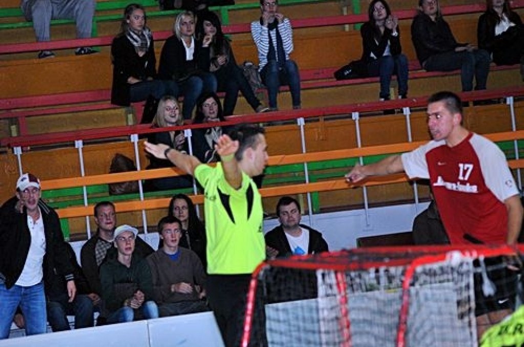 Ar rezultātu 5:12 florbola klubs (FK) «Bauska» sporta namā «Mēmele» sestdien, 1. oktobrī, piekāpās pagājušās sezonas uzvarētājiem «RTU/Inspecta».
Zaudējumā liela nozīme ir nelielajam spēlētāju skaitam komandā, kas rada problēmas jau otro...
Autors: Uldis Varnevičs