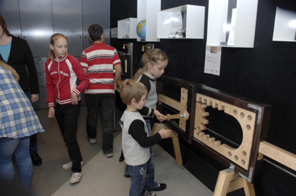 Rundāles novada jauniešu otrajā forumā 1. oktobrī piedalījās 45 dalībnieki, informē foruma rīkotāja Lilita Lauskiniece.
Viņus uzrunāja un lietišķo informāciju sniedza novada pašvaldības amatpersonas. Jaunieši jau ir piedalījušies Lielās...
Autors: Ivars Bogdanovs