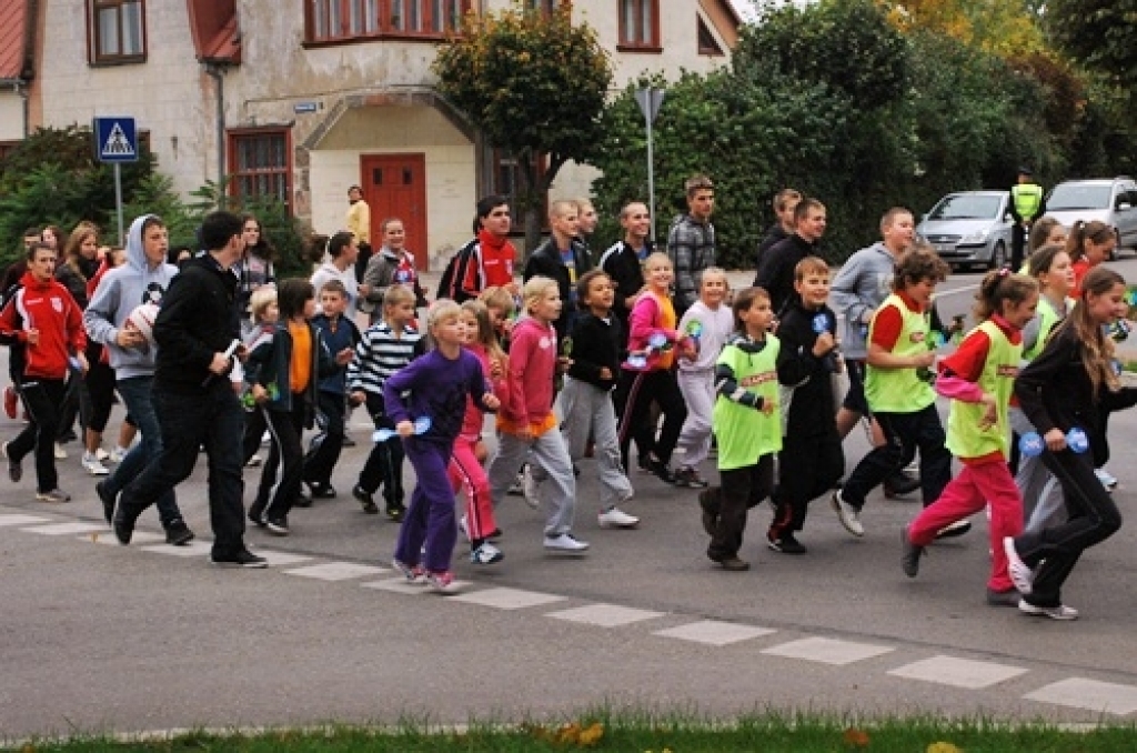 Bērni un jaunieši Bauskā 30. septembrī iesaistījās Olimpiskās dienas aktivitātēs. Aptuveni 400 dalībnieku pulcējās Bauskas novada sporta bāzē Pilskalna ielā 26.
Olimpiskās dienas dalībnieki no Brīvības bulvāra vieglā skrējienā devās uz...
Autors: Uldis Varnevičs