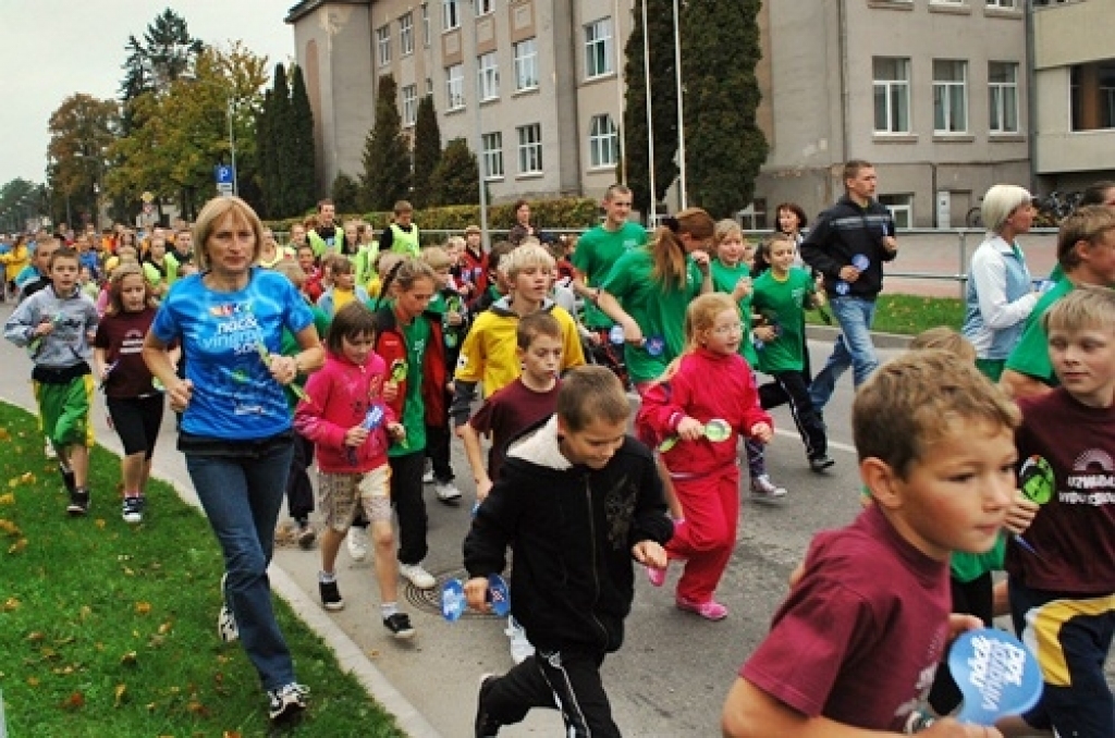 Bērni un jaunieši Bauskā 30. septembrī iesaistījās Olimpiskās dienas aktivitātēs. Aptuveni 400 dalībnieku pulcējās Bauskas novada sporta bāzē Pilskalna ielā 26.
Olimpiskās dienas dalībnieki no Brīvības bulvāra vieglā skrējienā devās uz...
Autors: Uldis Varnevičs