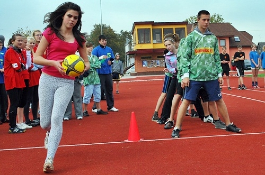 Bērni un jaunieši Bauskā 30. septembrī iesaistījās Olimpiskās dienas aktivitātēs. Aptuveni 400 dalībnieku pulcējās Bauskas novada sporta bāzē Pilskalna ielā 26.
Olimpiskās dienas dalībnieki no Brīvības bulvāra vieglā skrējienā devās uz...
Autors: Uldis Varnevičs