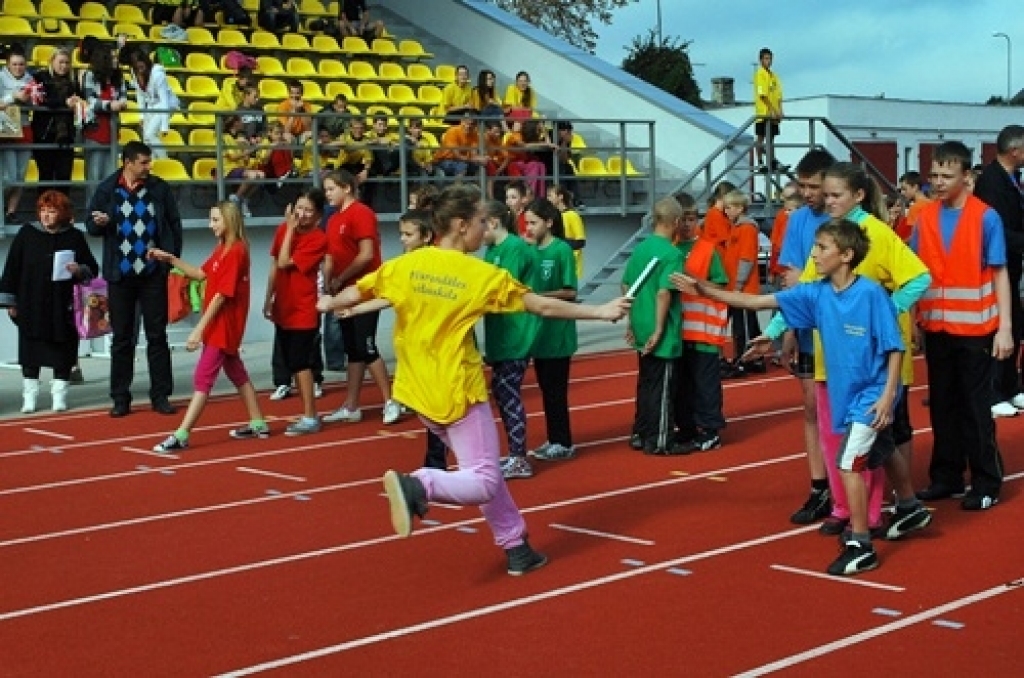 Bērni un jaunieši Bauskā 30. septembrī iesaistījās Olimpiskās dienas aktivitātēs. Aptuveni 400 dalībnieku pulcējās Bauskas novada sporta bāzē Pilskalna ielā 26.
Olimpiskās dienas dalībnieki no Brīvības bulvāra vieglā skrējienā devās uz...
Autors: Uldis Varnevičs