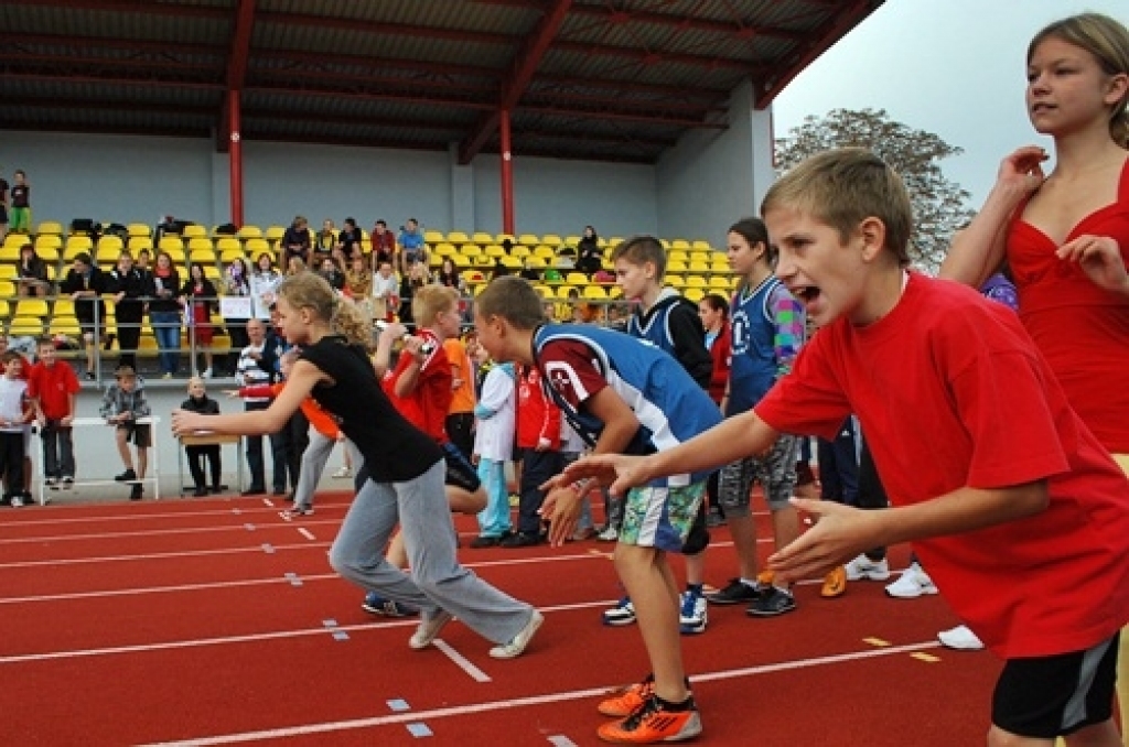 Bērni un jaunieši Bauskā 30. septembrī iesaistījās Olimpiskās dienas aktivitātēs. Aptuveni 400 dalībnieku pulcējās Bauskas novada sporta bāzē Pilskalna ielā 26.
Olimpiskās dienas dalībnieki no Brīvības bulvāra vieglā skrējienā devās uz...
Autors: Uldis Varnevičs