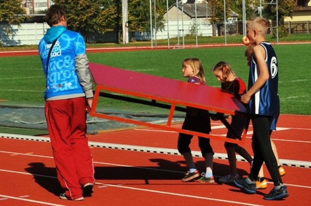 Bērni un jaunieši Bauskā 30. septembrī iesaistījās Olimpiskās dienas aktivitātēs. Aptuveni 400 dalībnieku pulcējās Bauskas novada sporta bāzē Pilskalna ielā 26.
Olimpiskās dienas dalībnieki no Brīvības bulvāra vieglā skrējienā devās uz...
Autors: Uldis Varnevičs