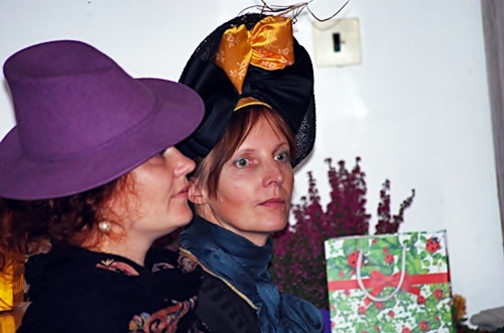 Annai Brigaderei (1861–1933) 1. oktobrī apritēja 150 gadu jubileja. Rundāles novada Mežmaļu sētā 29. septembrī notika neformāls literārs pasākums «Annai Brigaderei 150». Apmeklētāji sveču gaismā klausījās stāstu par rakstnieci un...
Autors: Uldis Varnevičs