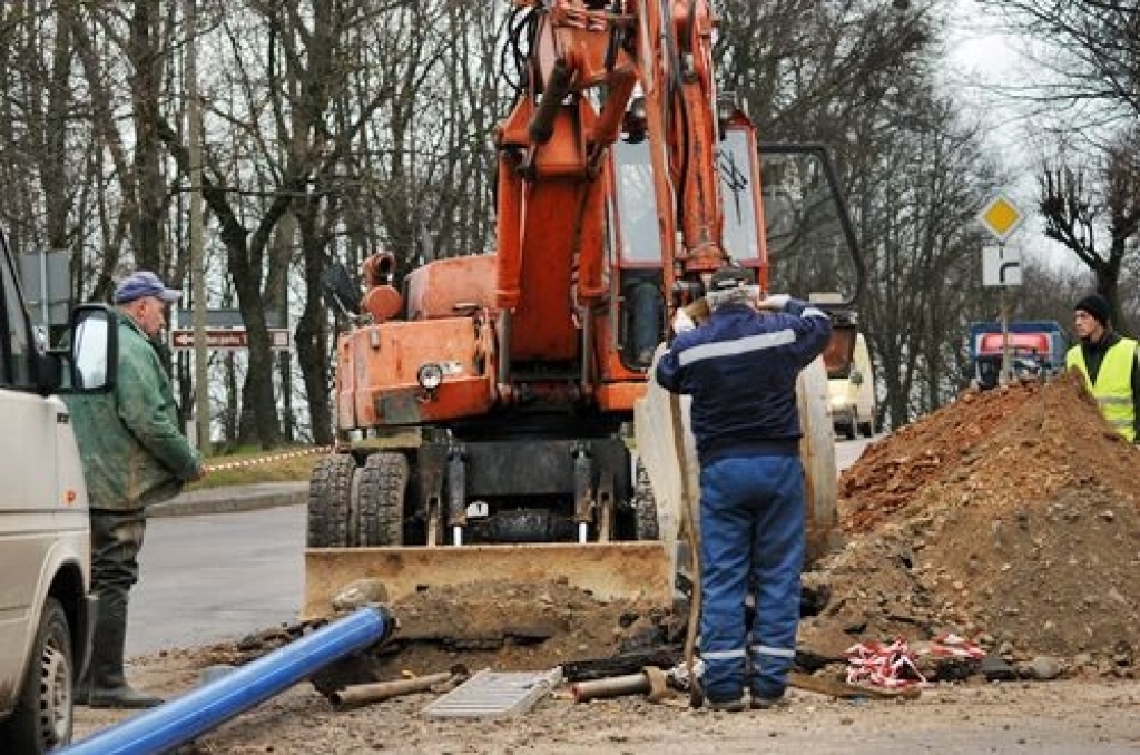 Līdz pat nākamā gada beigām mūsu pilsētas ielās notiks ūdenssaimniecības rekonstrukcijas darbi. Diemžēl tie ir atnesuši ne tikai pozitīvas cerības par ērtībām, kādas sagaidīsim pēc darbu beigām, bet arī daudz negatīvu novērojumu saistībā...
Autors: Uldis Varnevičs