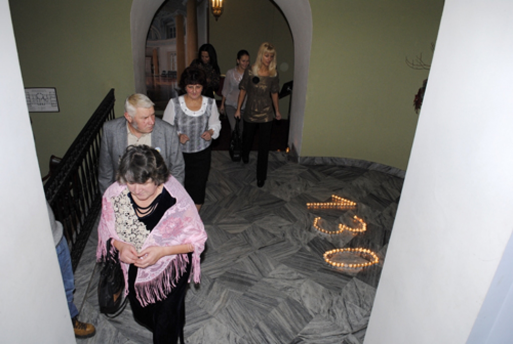 Uz skaistām atmiņām caurvītu Mežotnes pamatskolas 130 gadu jubilejas pasākumu 26. novembrī Mežotnes pilī pulcējās izglītības iestādes darbinieki un absolventi.
Autors: Juris Iļņickis