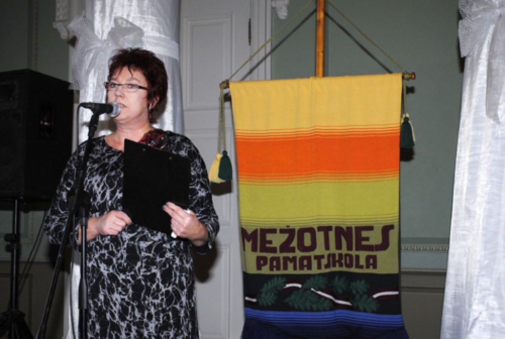 Uz skaistām atmiņām caurvītu Mežotnes pamatskolas 130 gadu jubilejas pasākumu 26. novembrī Mežotnes pilī pulcējās izglītības iestādes darbinieki un absolventi.
Autors: Juris Iļņickis