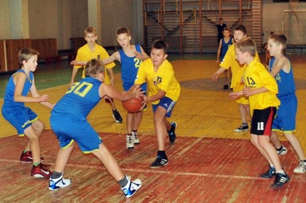 Bauskas un Vecumnieku novada sporta skolas novembrī un decembrī noskaidro uzvarētājus «Oranžās bumbas» basketbola turnīros. Katrā novadā uzvarētāji iegūst tiesības piedalīties Zemgales reģiona «Oranžās bumbas» finālturnīrā.
Piektdien...
Autors: Uldis Varnevičs